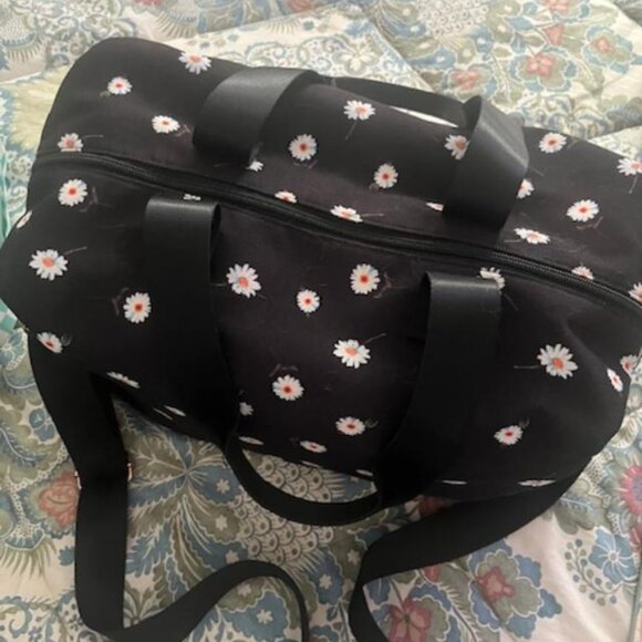 Alice & Olivia Duffle Bag and Bucket Hat EUC - Picture 2 of 5